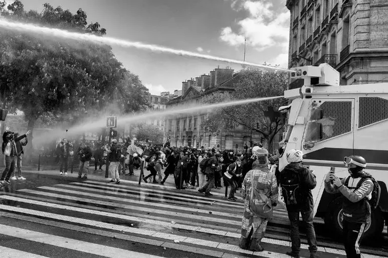 « Désolé pour la démocratie » – la Chronique de Joseph Andras