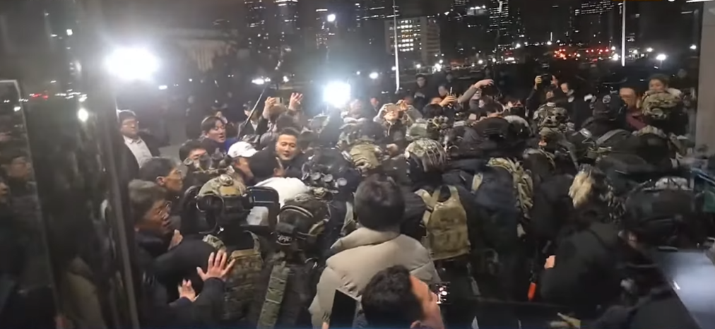 2024_South_Korean_martial_law_voiceofseoullive01.png