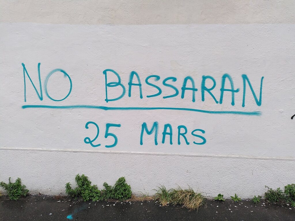 Graffiti__No_Bassaran_-_25_mars__a_Nantes-1024x768.jpg