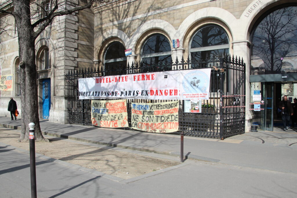 Hotel-Dieu_de_Paris_en_greve_20140307_4-1024x683.jpg