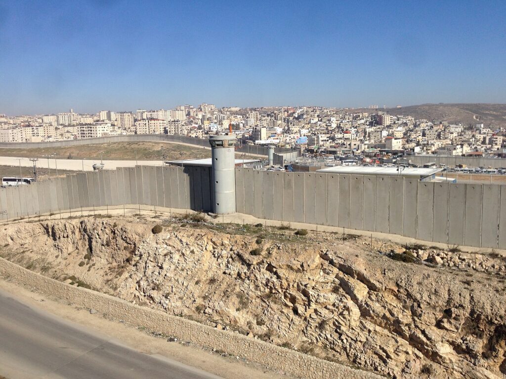 Qalandia_checkpoint_-_panoramio_535-1024x768.jpg
